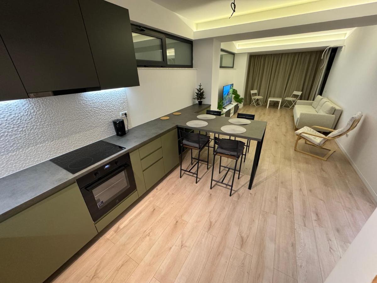Warm Hotel Apartment Bucharest Exterior photo